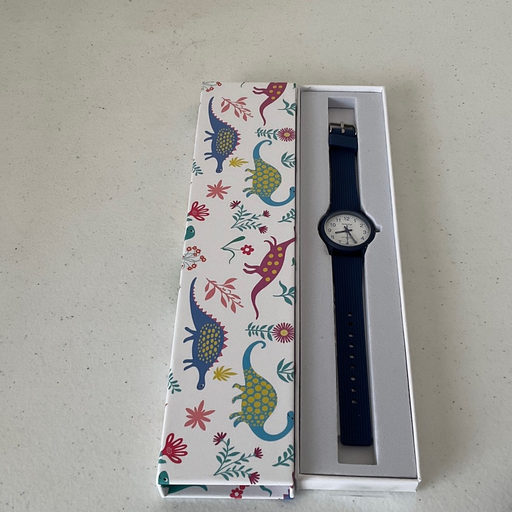 🌺$3.00 final price-Kids Blue Watch in Dinosaur Box